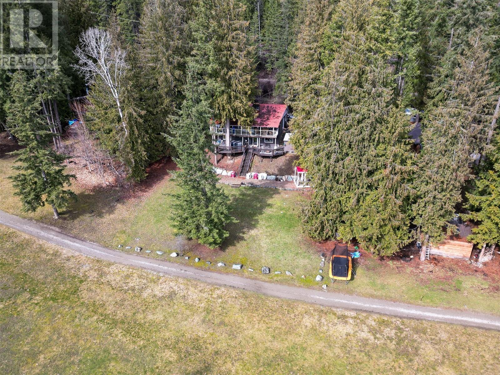 7796 Columbia Drive, Anglemont, British Columbia  V0E 1M8 - Photo 69 - 10339440