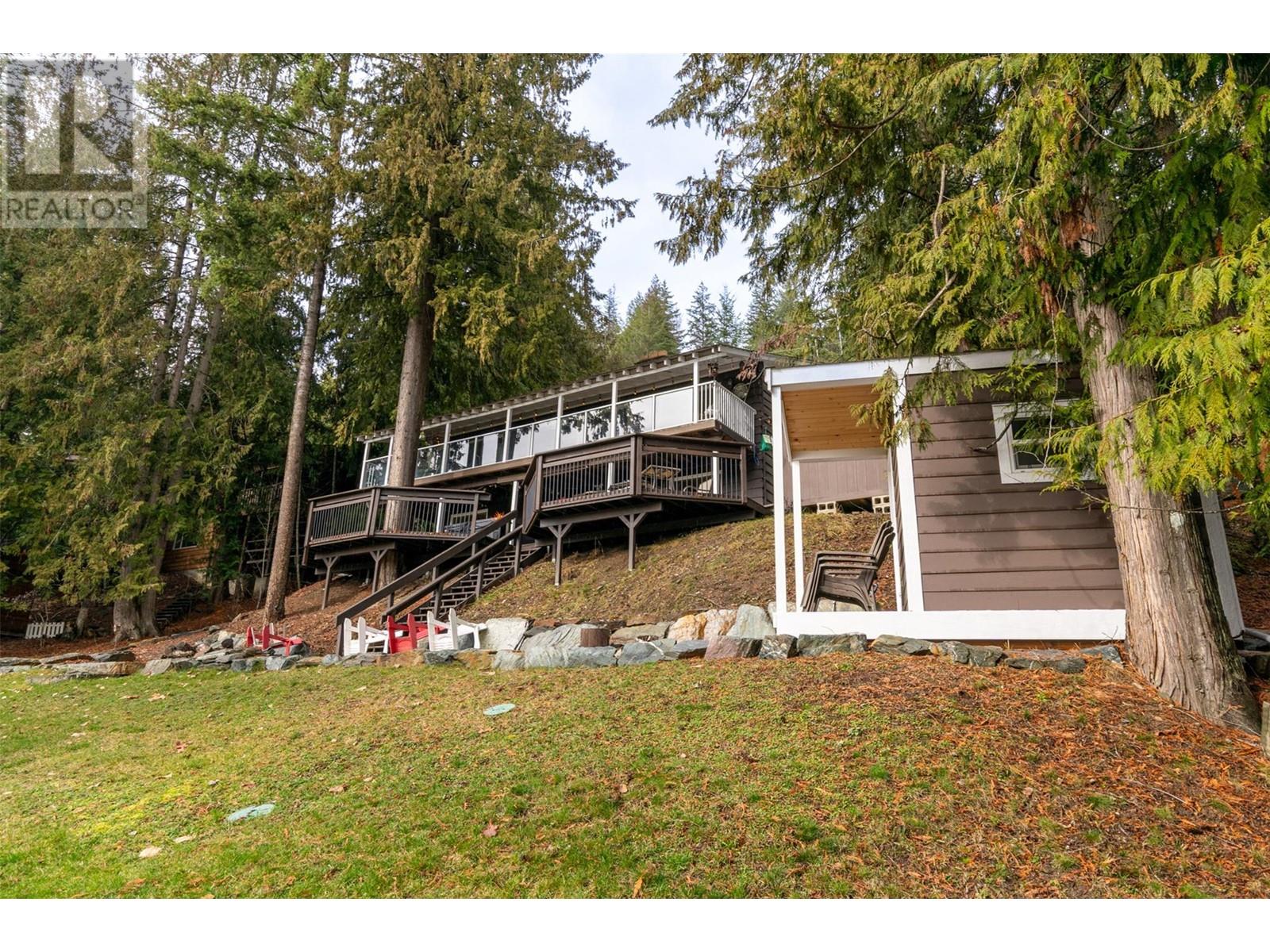 7796 Columbia Drive, Anglemont, British Columbia  V0E 1M8 - Photo 55 - 10339440