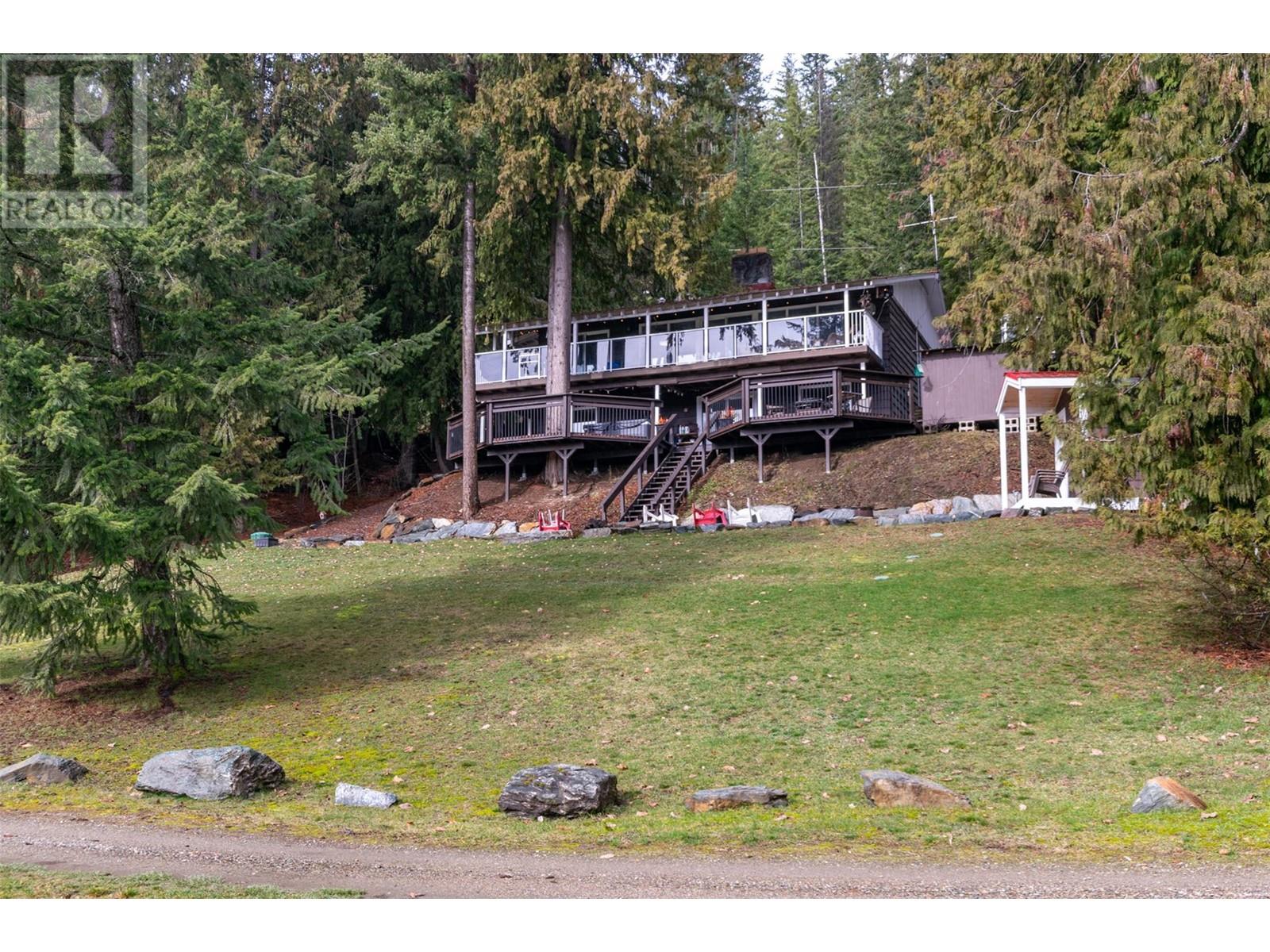 7796 Columbia Drive, Anglemont, British Columbia  V0E 1M8 - Photo 57 - 10339440
