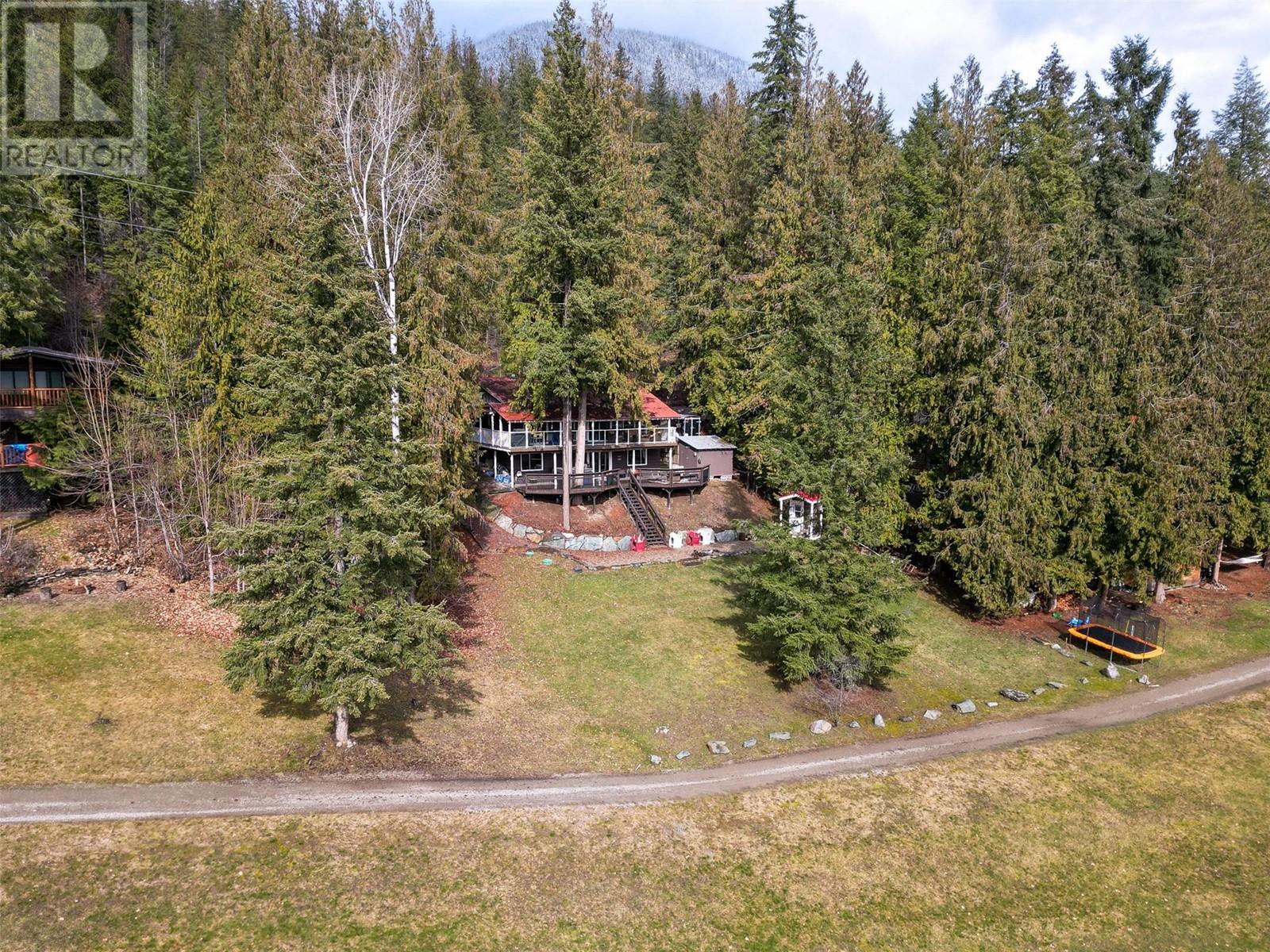 7796 Columbia Drive, Anglemont, British Columbia  V0E 1M8 - Photo 65 - 10339440