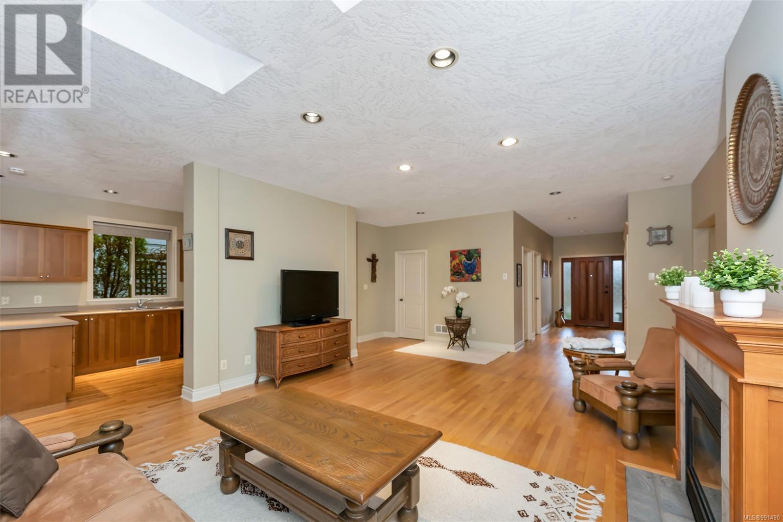 Property at 919 Walking Stick Lane image 3