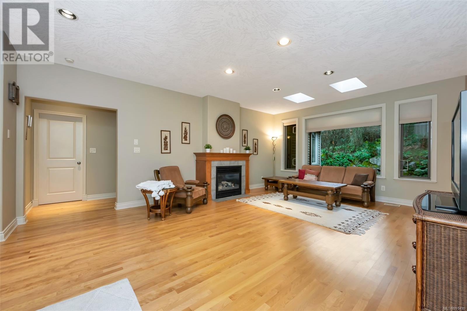 Property at 919 Walking Stick Lane image 1
