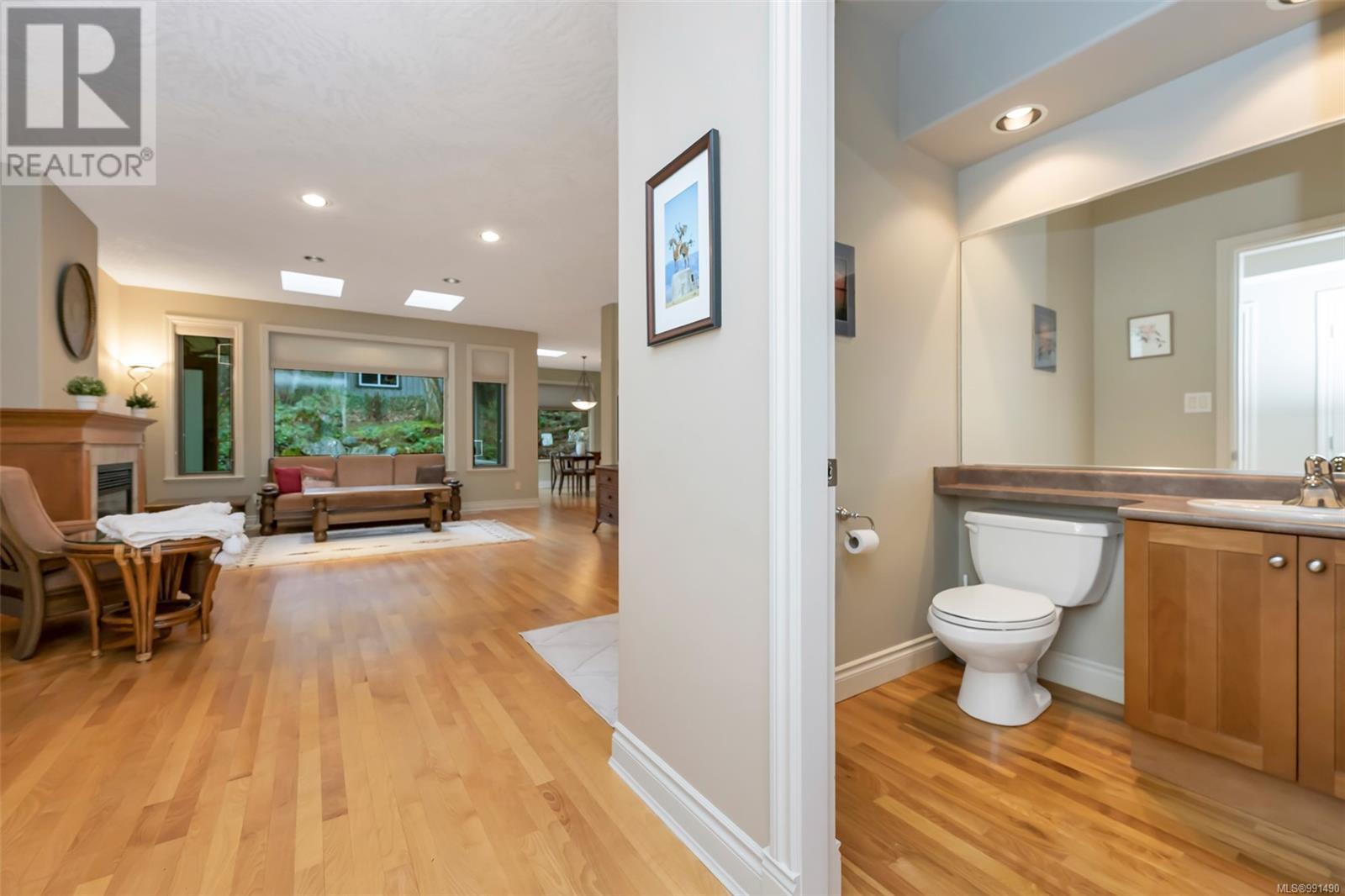 Property at 919 Walking Stick Lane image 5