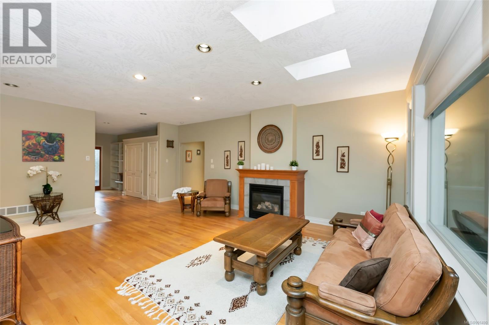 Property at 919 Walking Stick Lane image 4