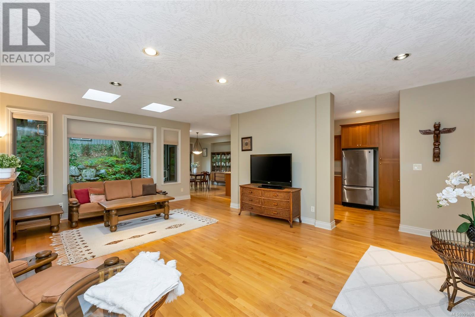 Property at 919 Walking Stick Lane image 2