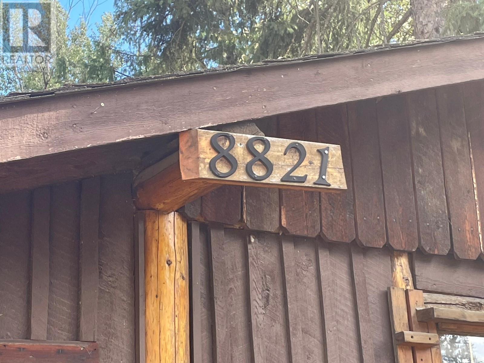 8821 3/95 Highway, Yahk, British Columbia  V0B 2P0 - Photo 1 - 10339133