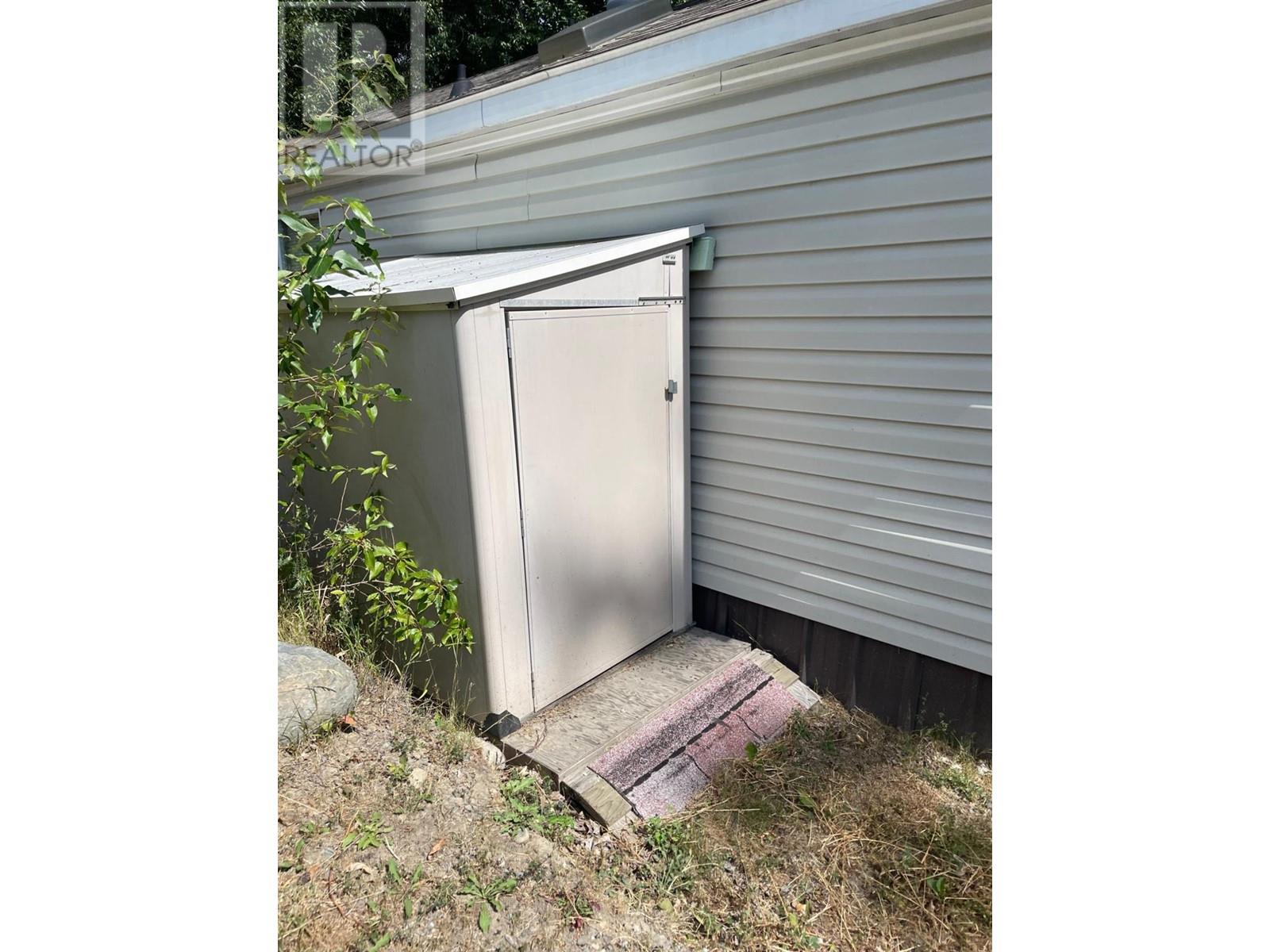 8821 3/95 Highway, Yahk, British Columbia  V0B 2P0 - Photo 21 - 10339133