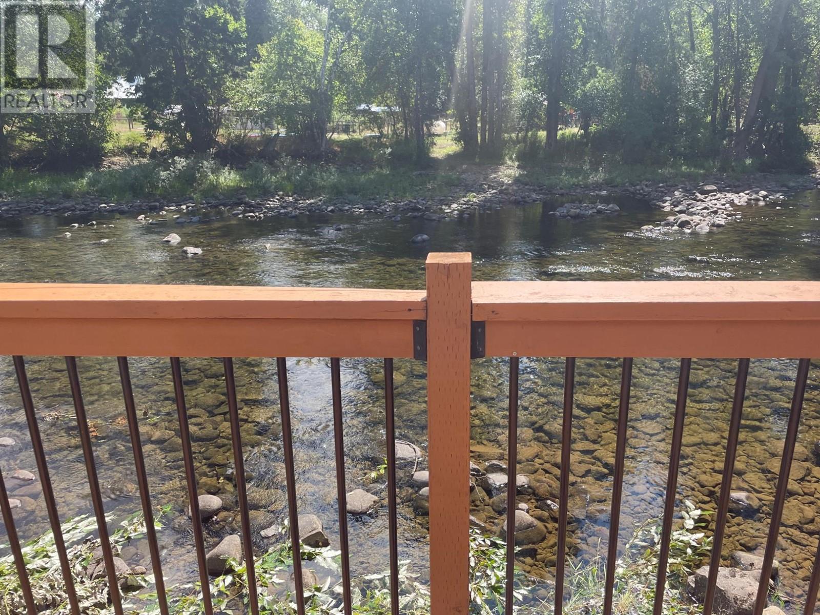 8821 3/95 Highway, Yahk, British Columbia  V0B 2P0 - Photo 4 - 10339133