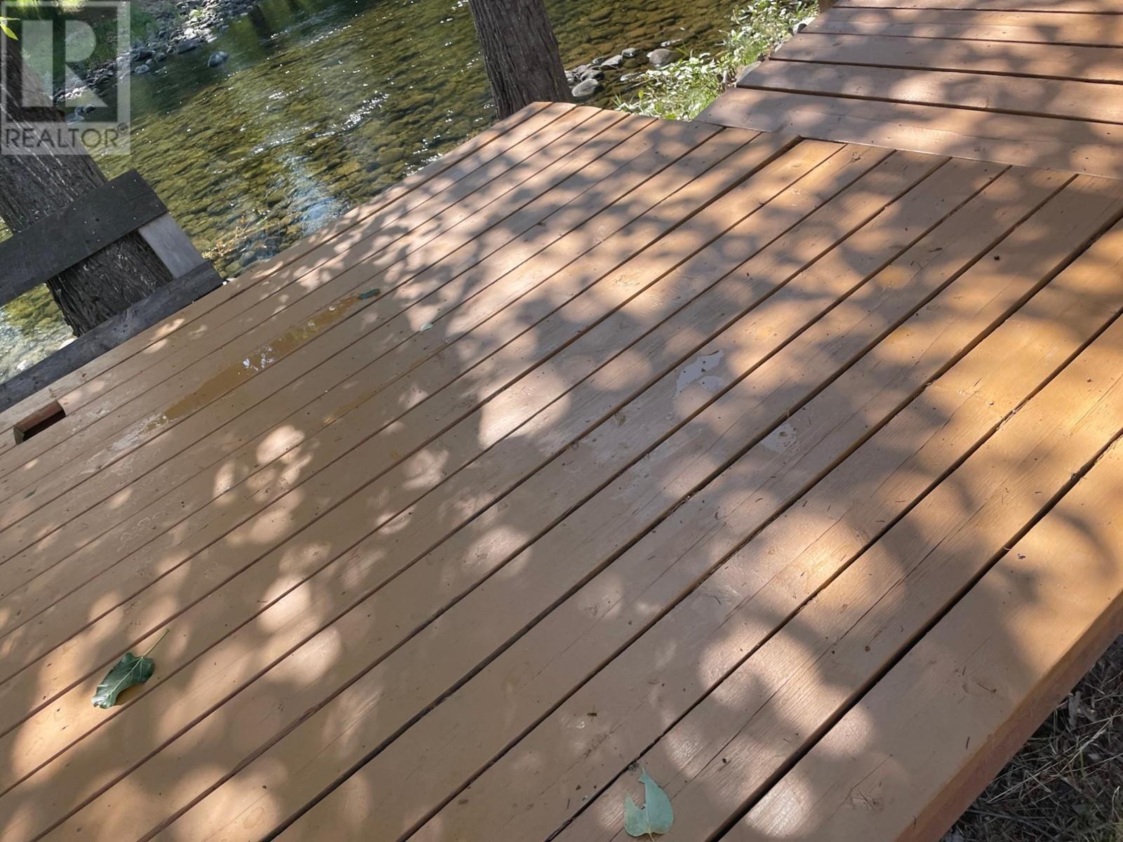 8821 3/95 Highway, Yahk, British Columbia  V0B 2P0 - Photo 5 - 10339133