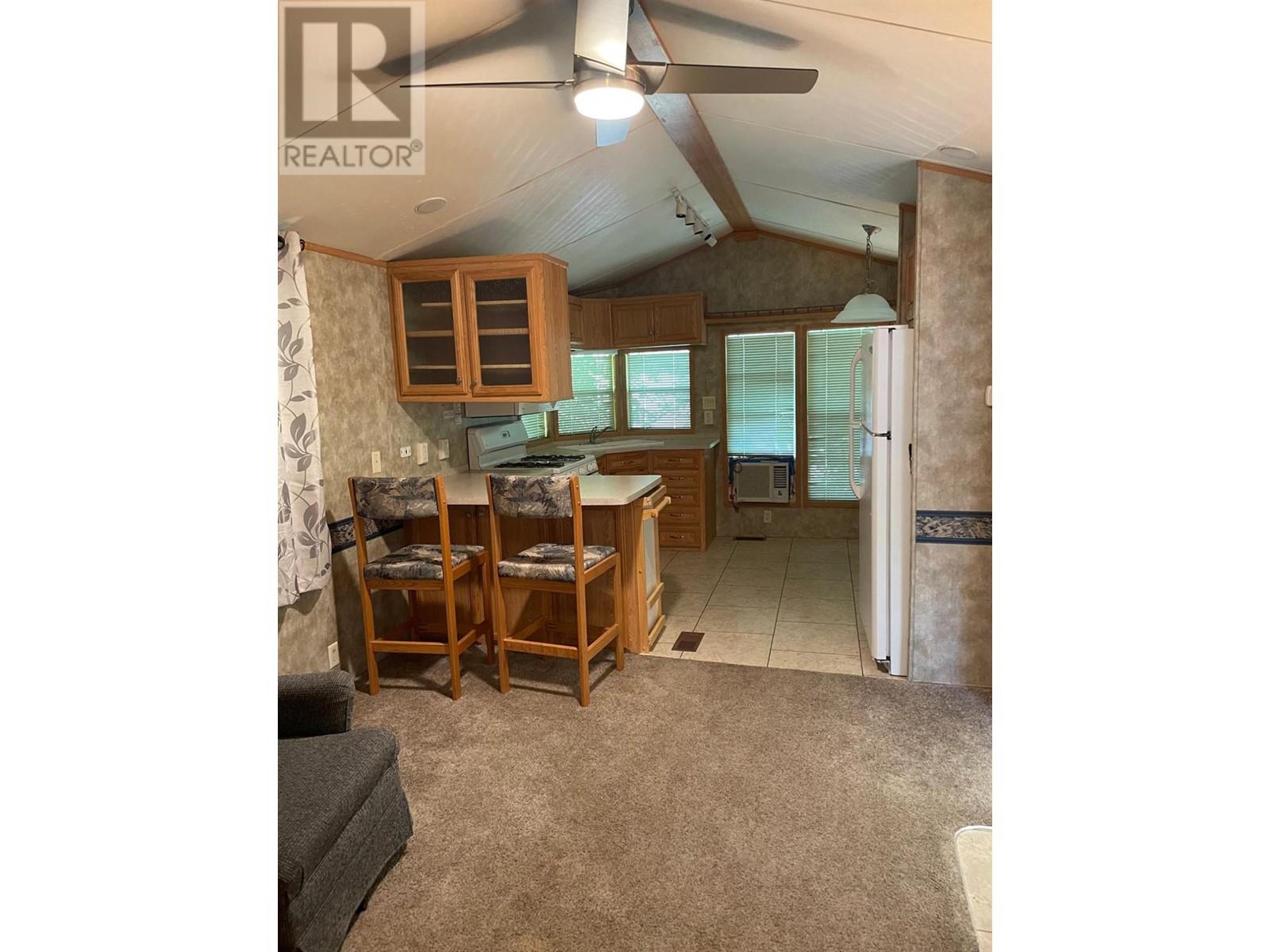 8821 3/95 Highway, Yahk, British Columbia  V0B 2P0 - Photo 8 - 10339133