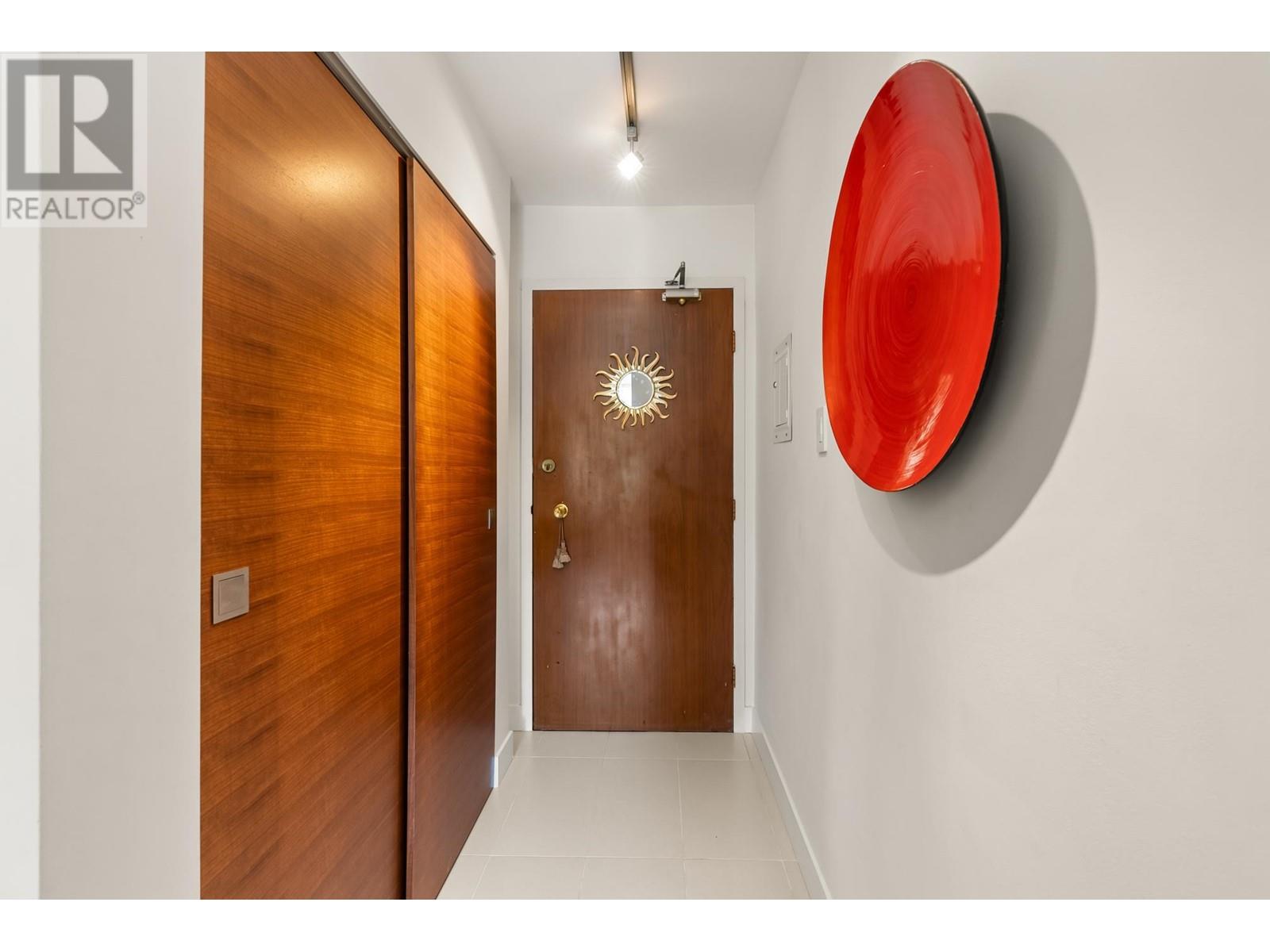 303 2335 York Avenue, Vancouver, British Columbia  V6K 1C8 - Photo 2 - R2978752