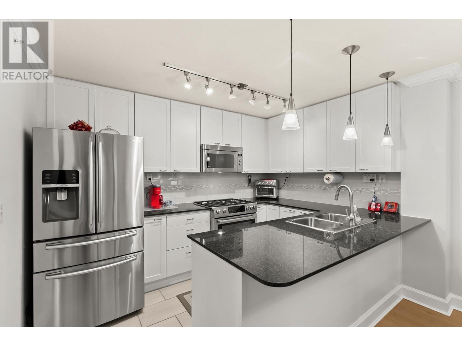 Listing Picture 2 of 34 : 506 7138 COLLIER STREET, Burnaby / 本拿比 - 魯藝地產 Yvonne Lu Group - MLS Medallion Club Member