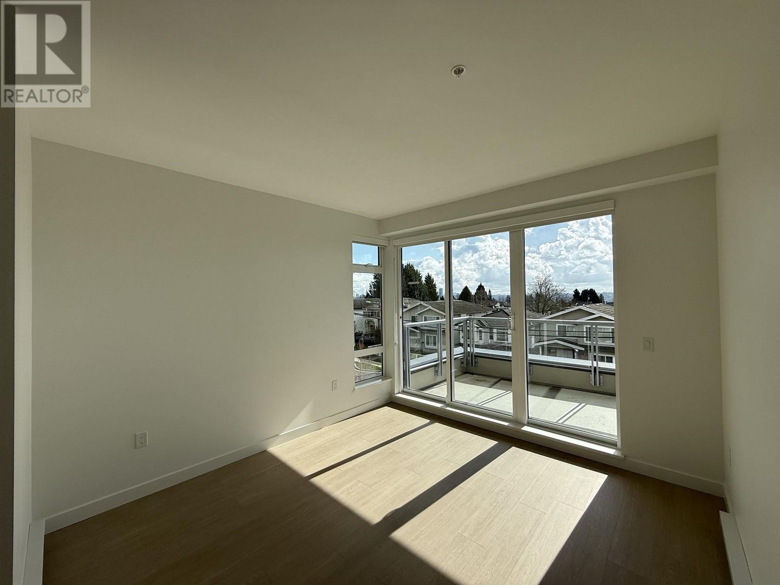 Listing Picture 10 of 21 : 313 7123 11TH AVENUE, Burnaby / 本拿比 - 魯藝地產 Yvonne Lu Group - MLS Medallion Club Member