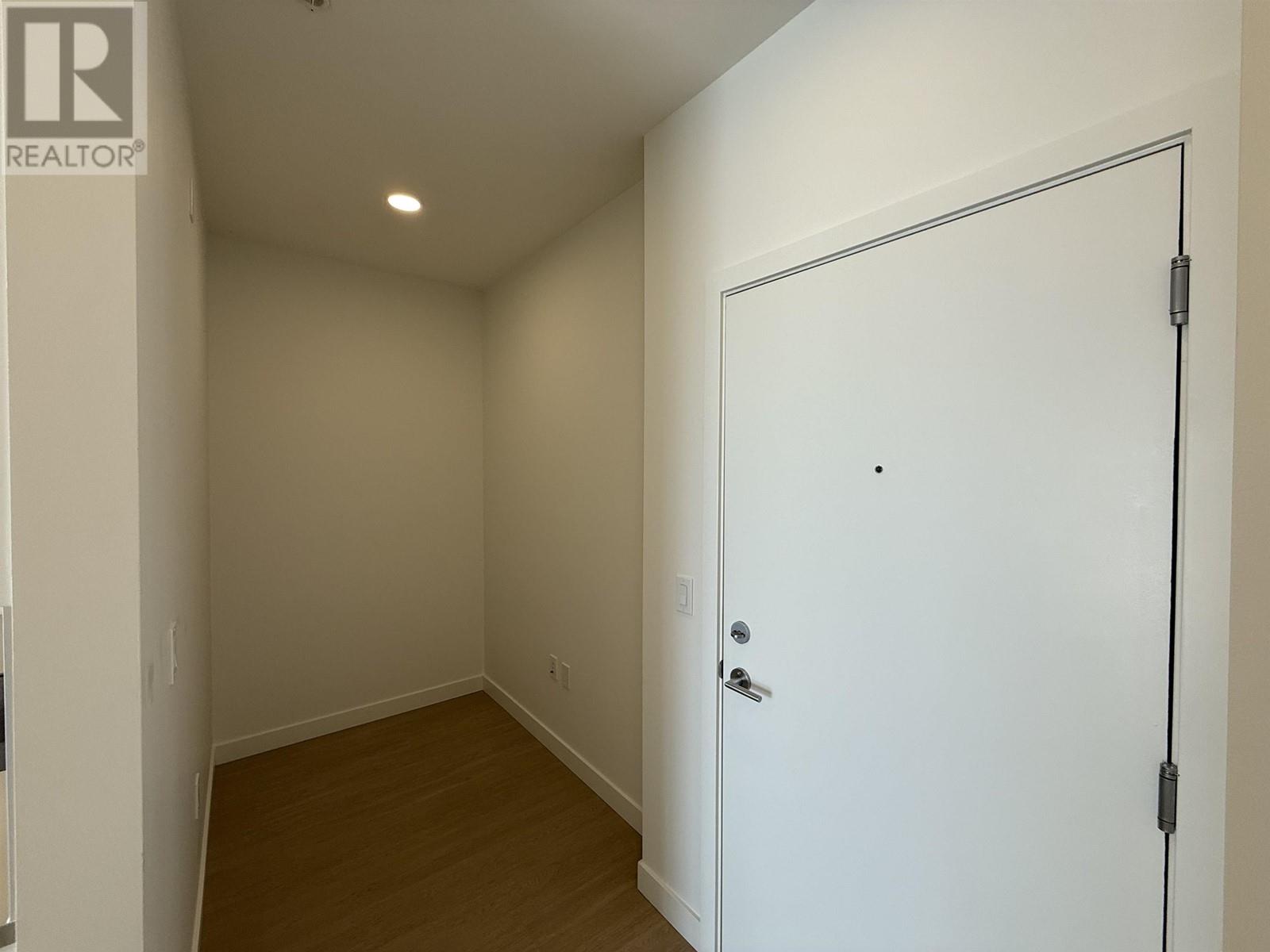 Listing Picture 3 of 21 : 313 7123 11TH AVENUE, Burnaby / 本拿比 - 魯藝地產 Yvonne Lu Group - MLS Medallion Club Member