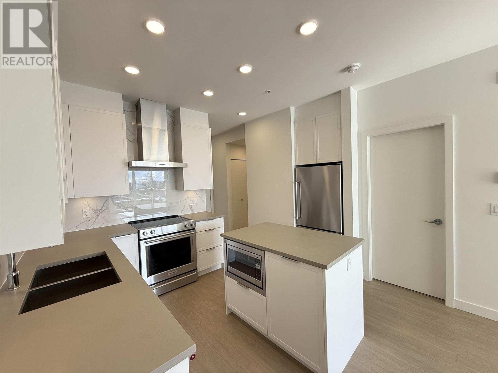 Listing Picture 5 of 21 : 313 7123 11TH AVENUE, Burnaby / 本拿比 - 魯藝地產 Yvonne Lu Group - MLS Medallion Club Member