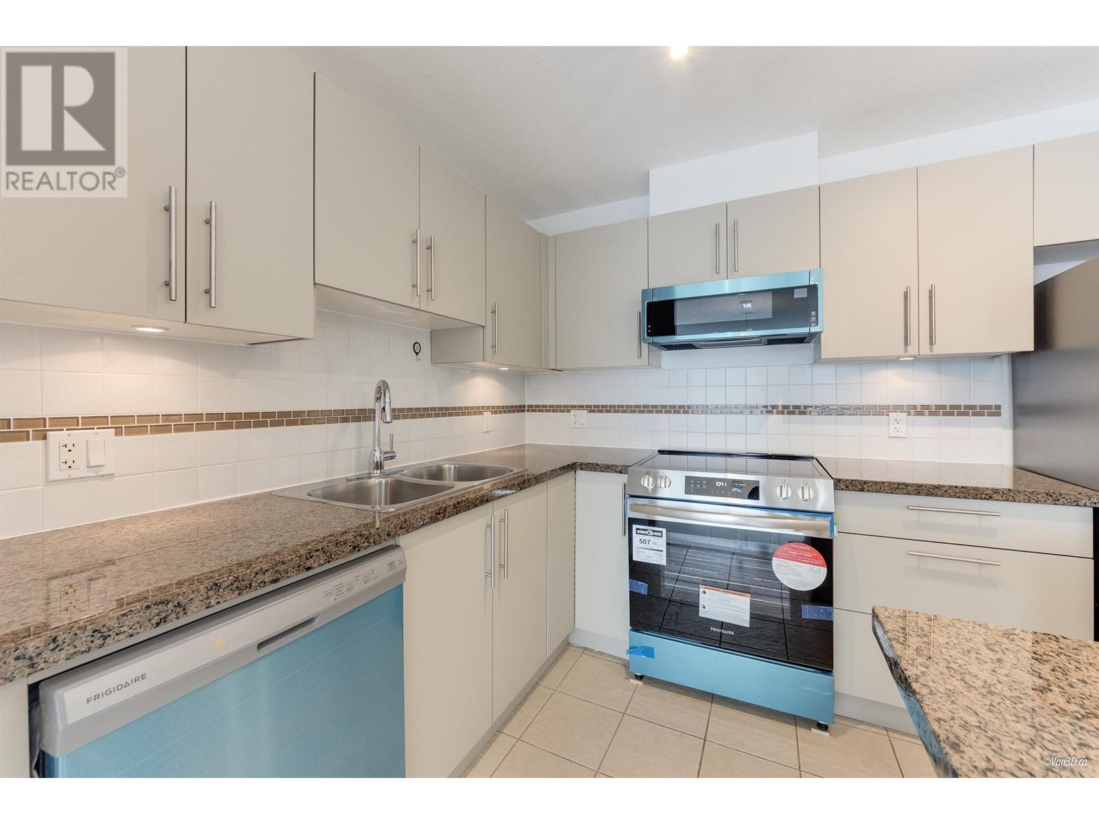 2106 5611 Goring Street, Burnaby, British Columbia  V5B 0A3 - Photo 2 - R2978578