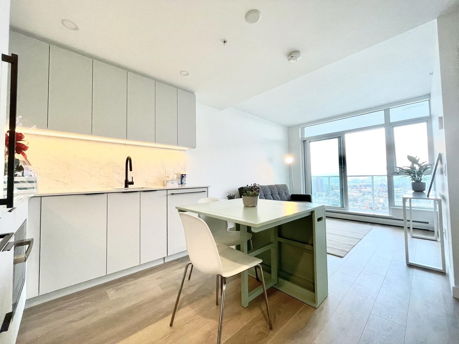 2501 13685 102 Avenue, Surrey, British Columbia  V3T 1N7 - Photo 4 - R2978844