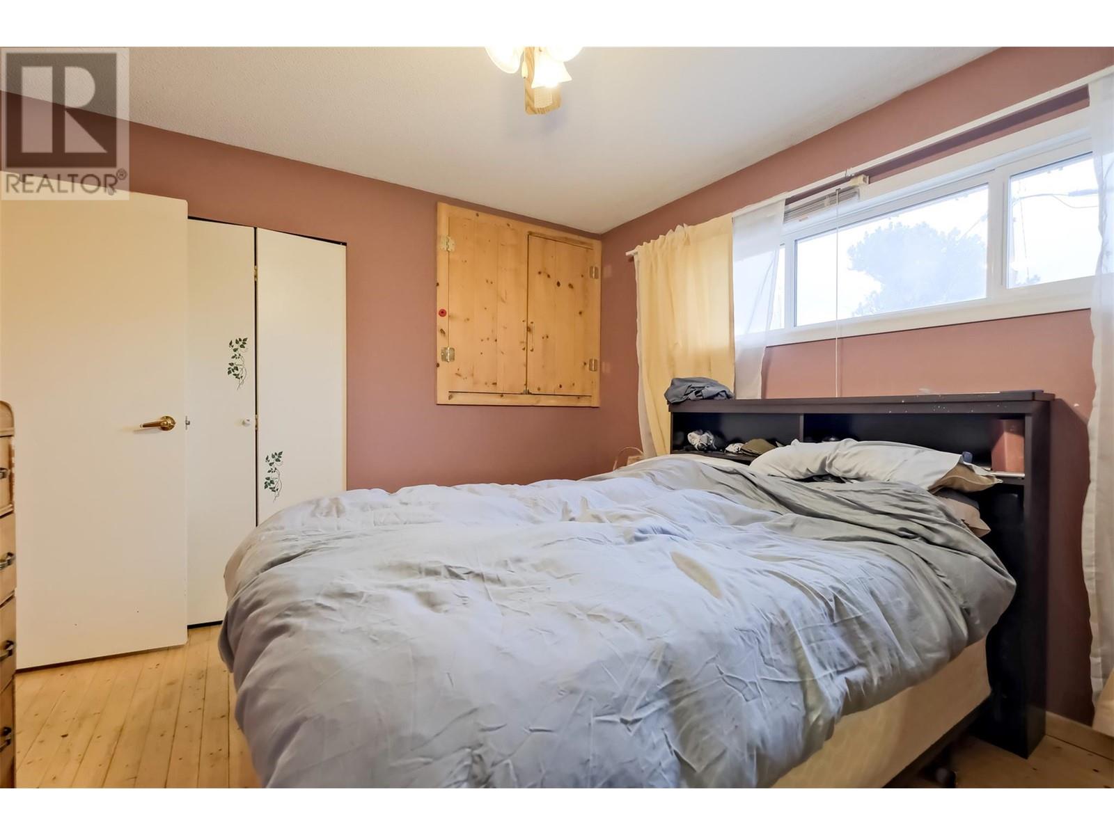 Property at 11813 Read Crescent image 5
