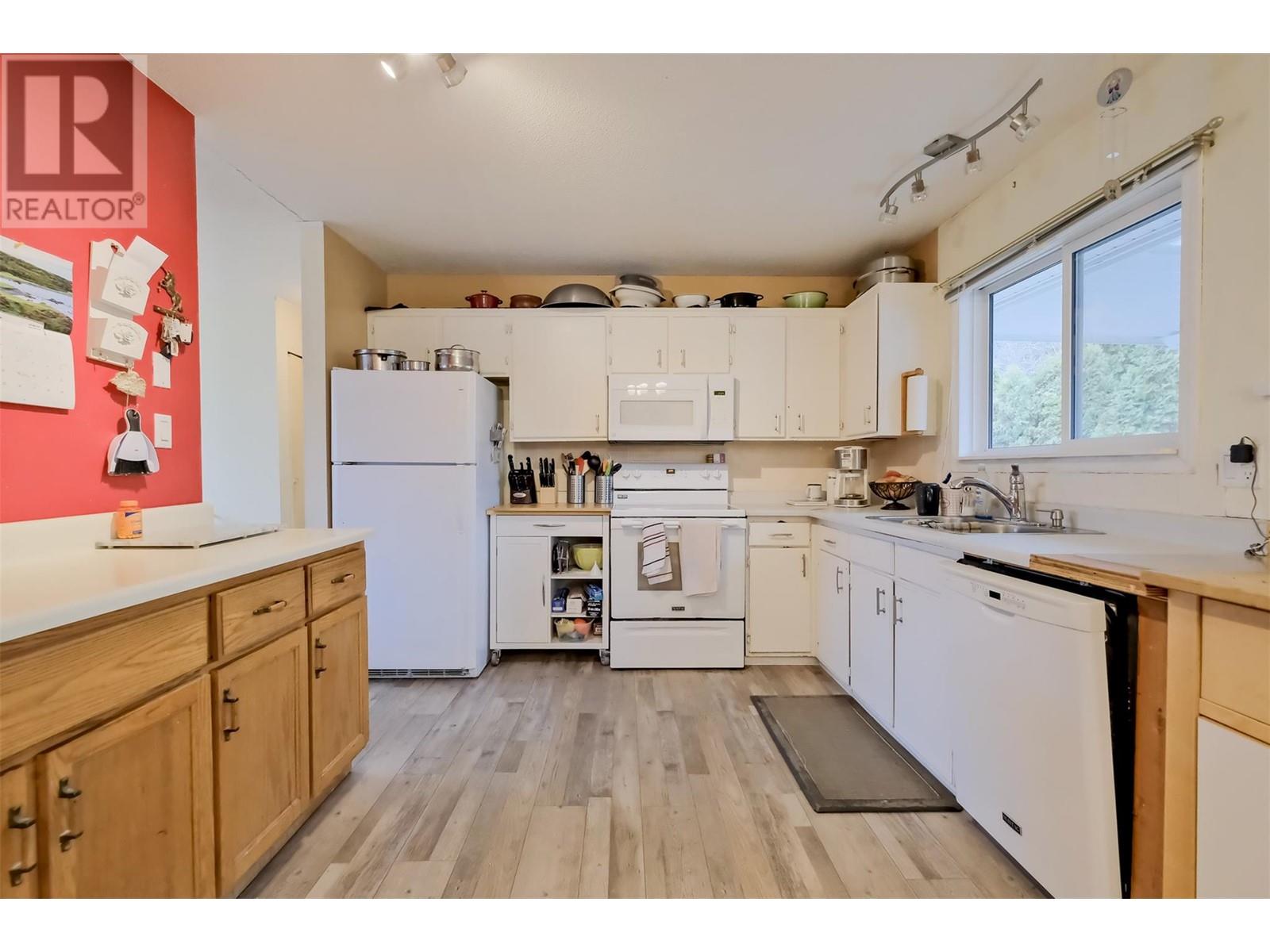 Property at 11813 Read Crescent image 3