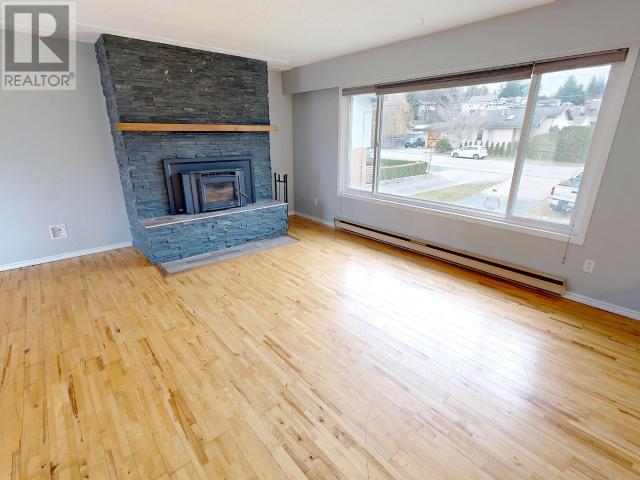 Property at 4783 ONTARIO AVE image 2