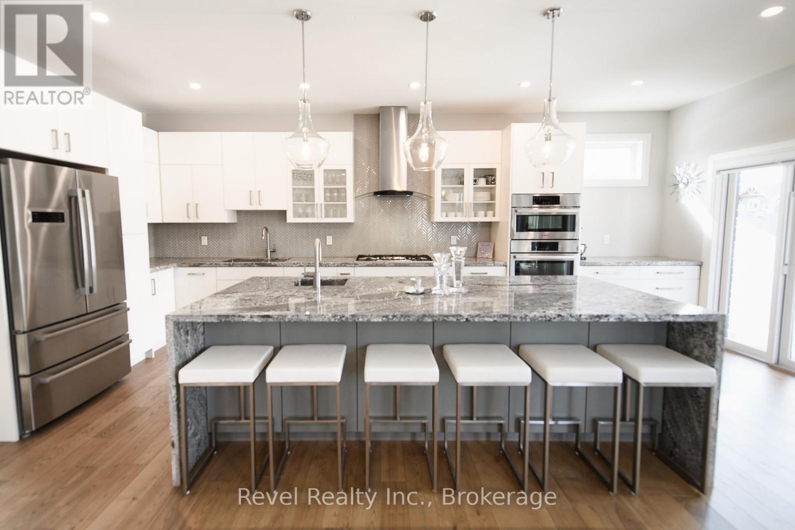 1911 Shore Lane, Wasaga Beach, Ontario  L9Z 1T8 - Photo 1 - S12024730