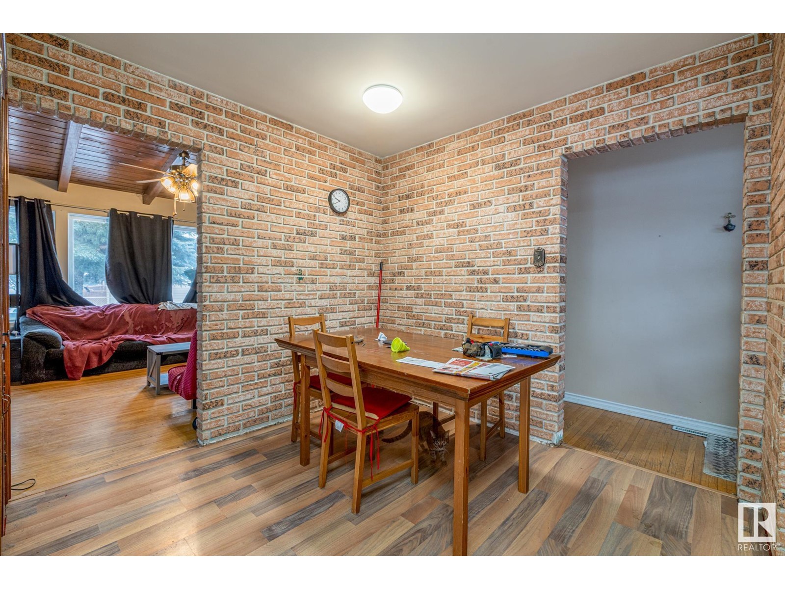 Property at 5211 101A AV NW image 5