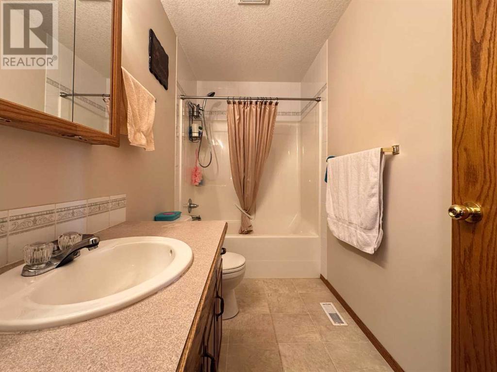 18 Cougar Crescent N, Lethbridge, Alberta  T1H 6J4 - Photo 12 - A2192256