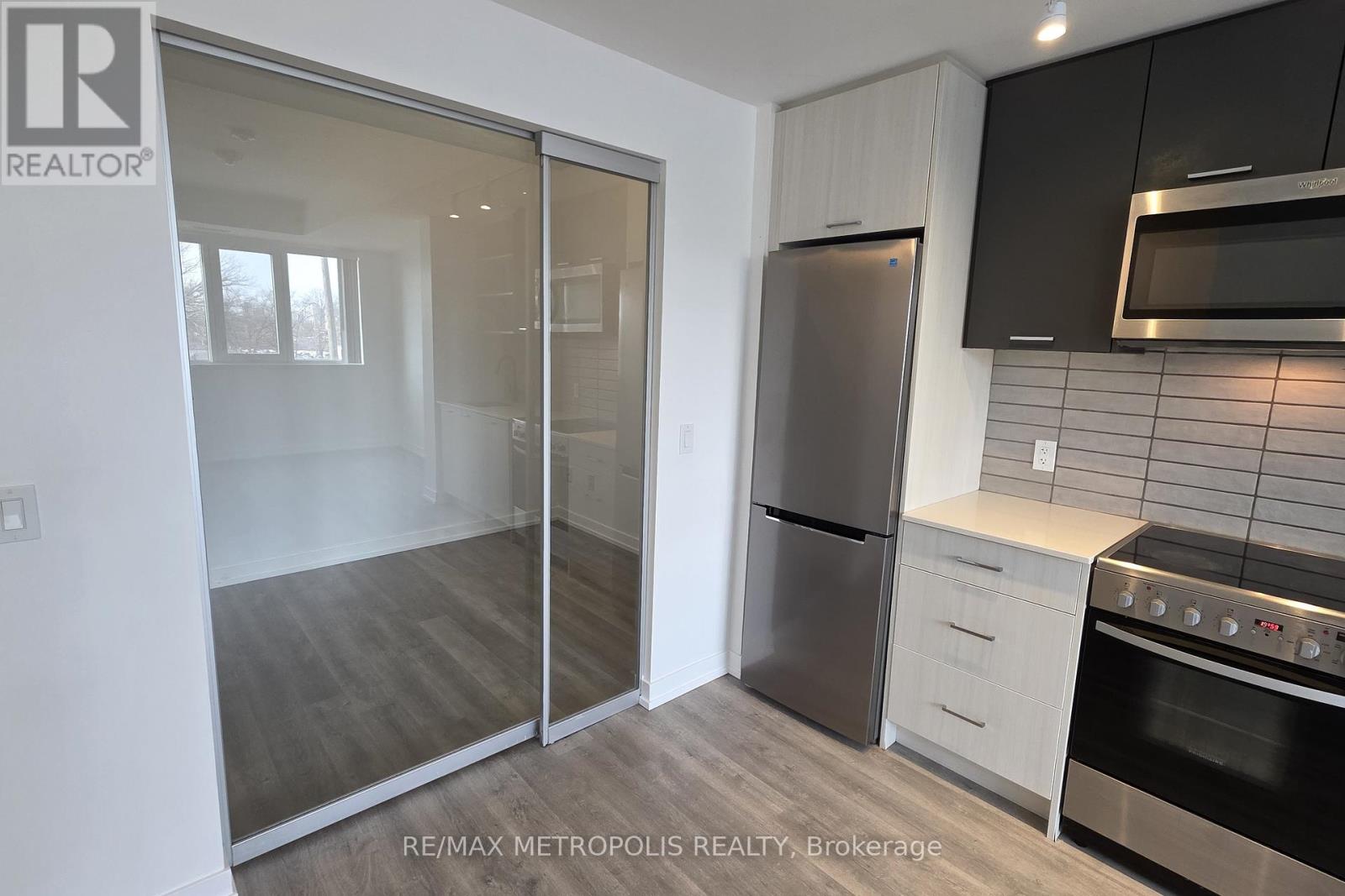 307 - 2300 St Clair Avenue W, Toronto, Ontario  M6N 0B3 - Photo 10 - W12024724