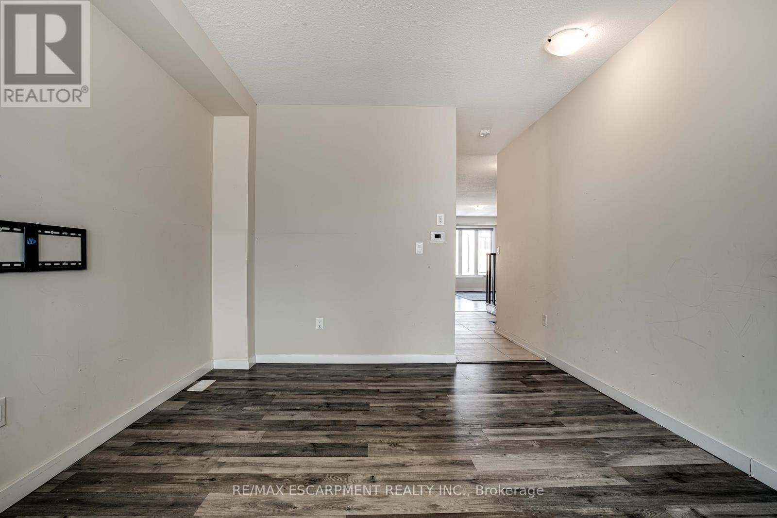 Property at 88 SCARLETWOOD STREET image 3