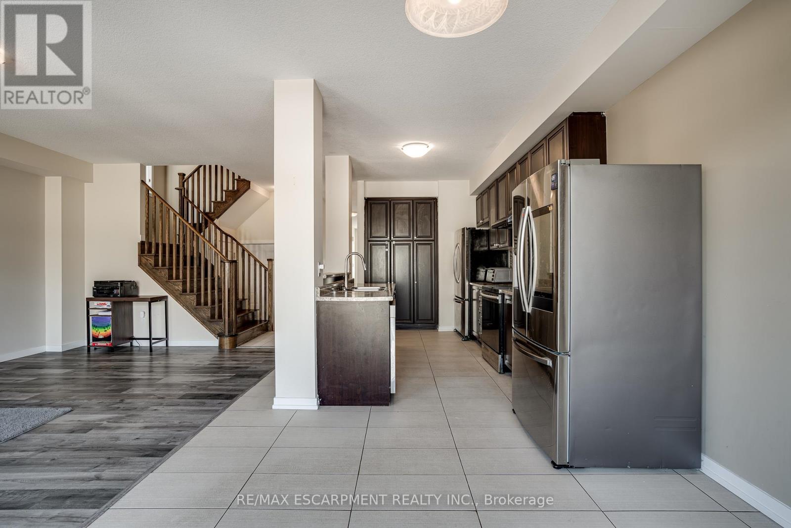 88 Scarletwood Street, Hamilton, Ontario  L8J 0K8 - Photo 6 - X12024715