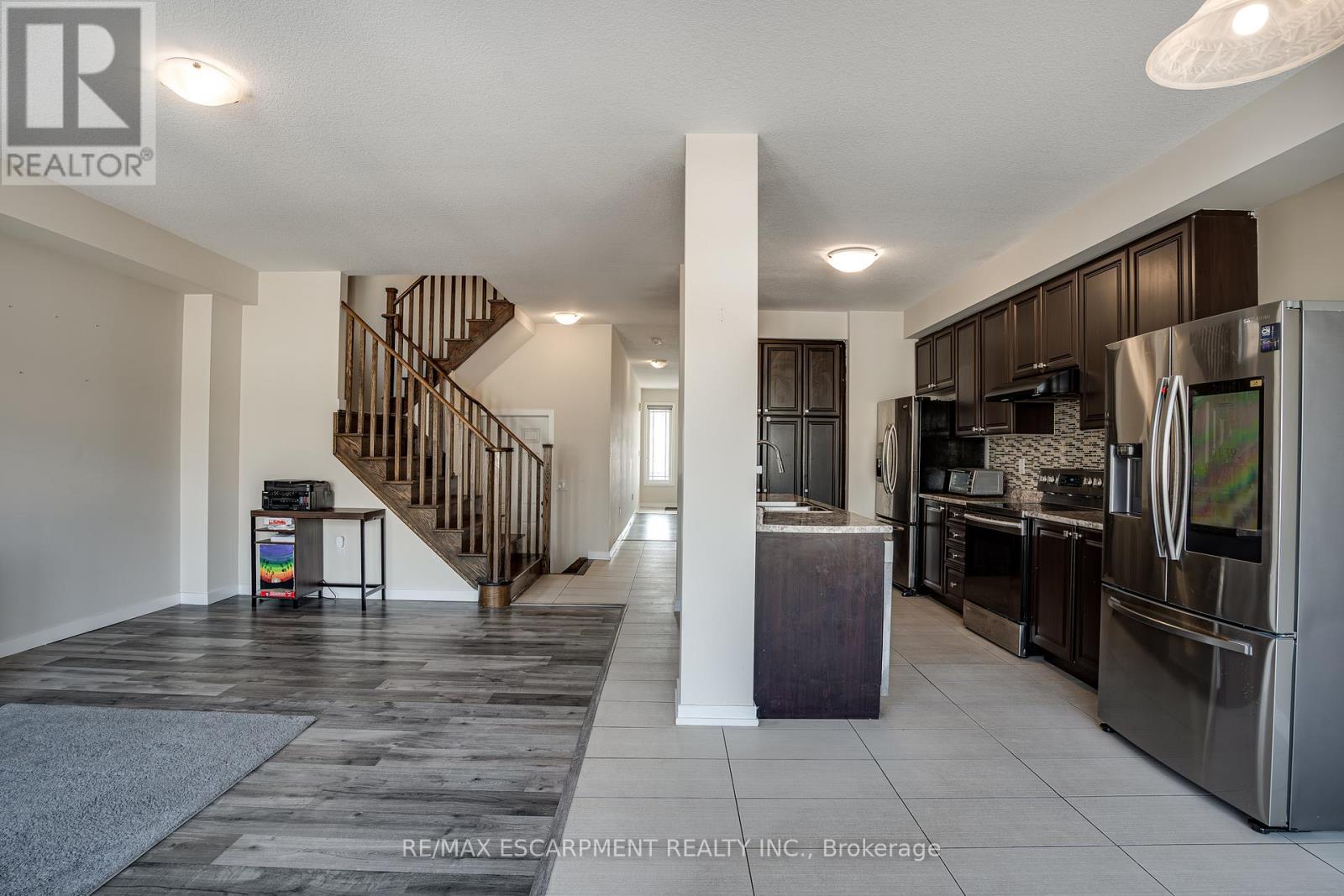 88 Scarletwood Street, Hamilton, Ontario  L8J 0K8 - Photo 8 - X12024715