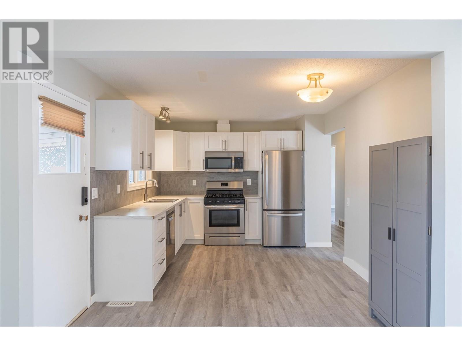 Property at 634 PATRICIA Avenue image 3