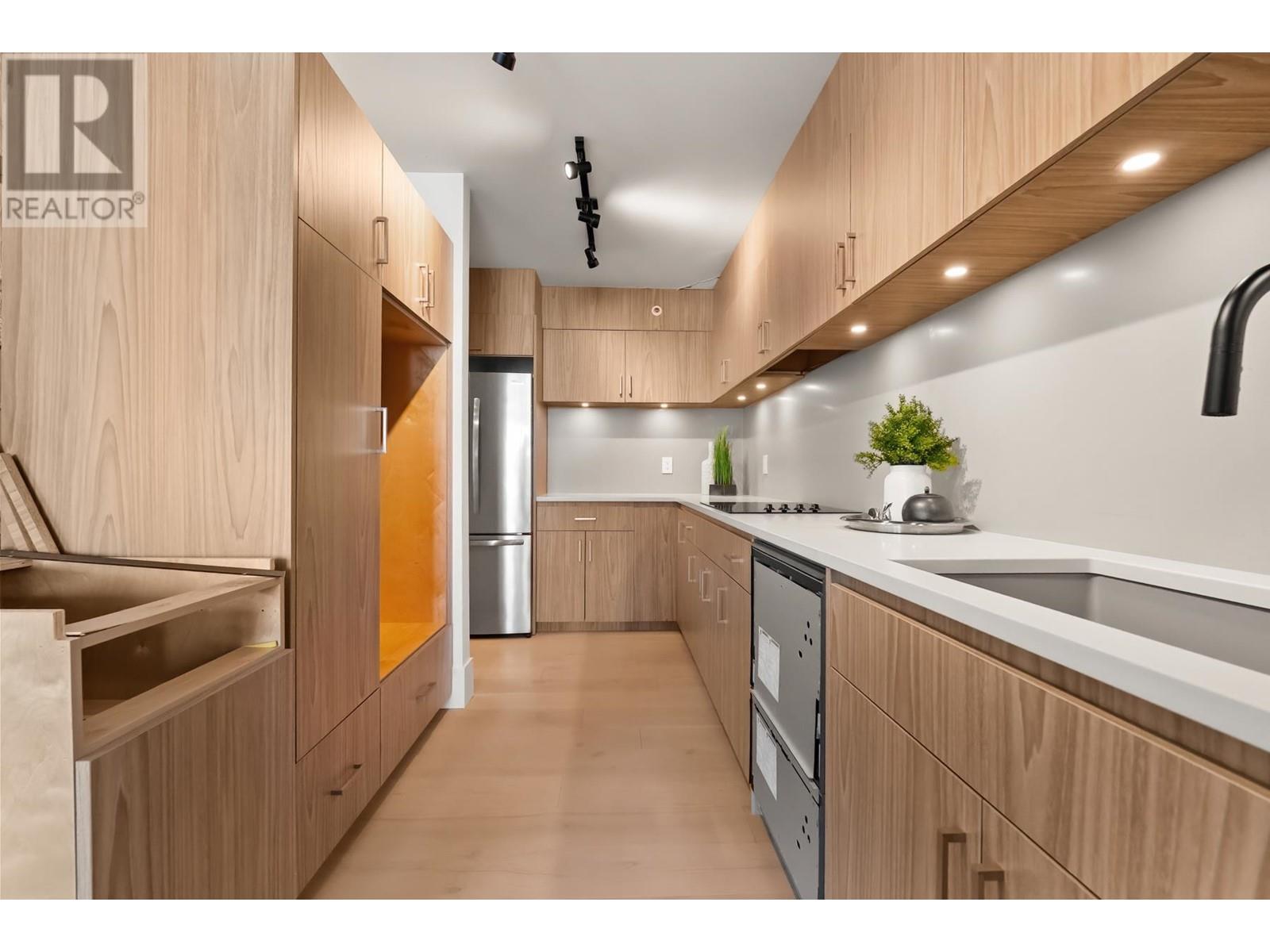 6d 328 Taylor Way, West Vancouver, British Columbia  V7T 2Y4 - Photo 3 - R2978868
