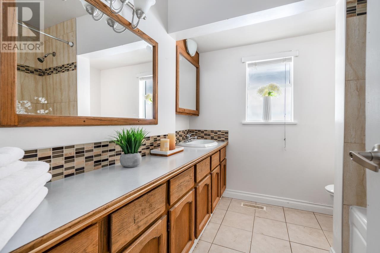 12174 Skillen Street, Maple Ridge, British Columbia  V2X 4X3 - Photo 11 - R2978827
