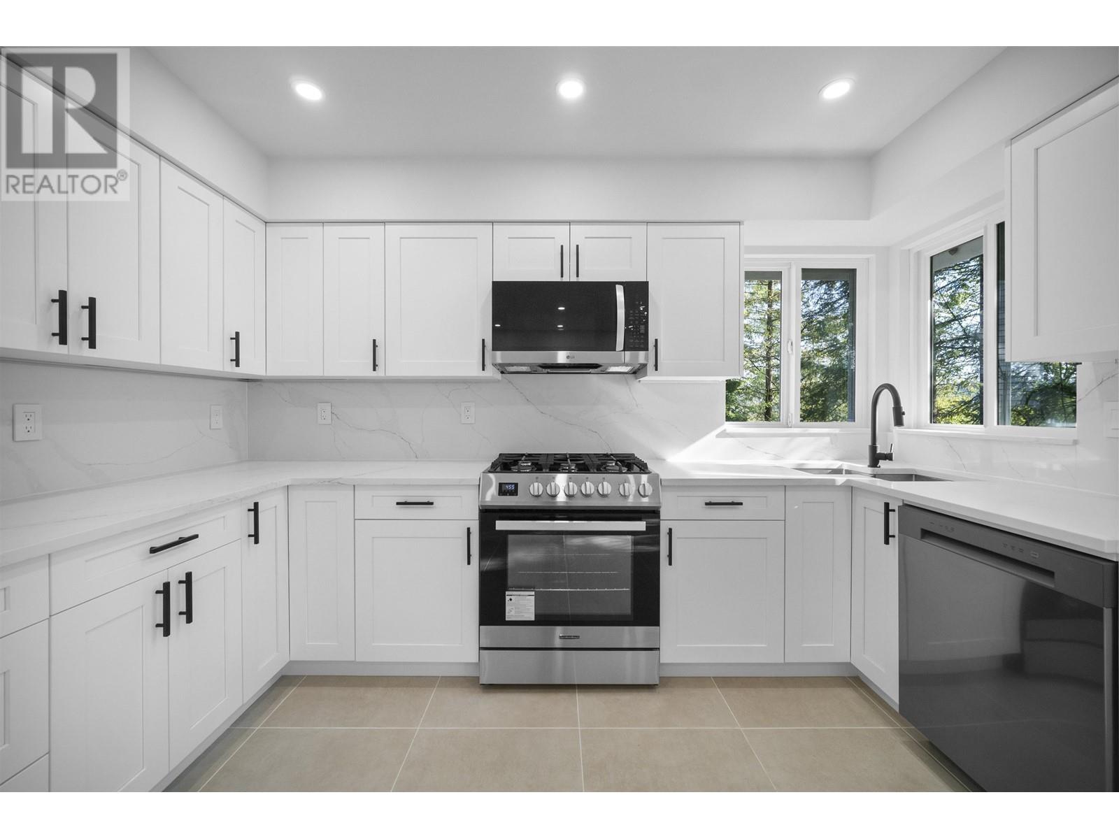 19 Arrow-Wood Place, Port Moody, British Columbia  V3H 4E9 - Photo 12 - R2978836