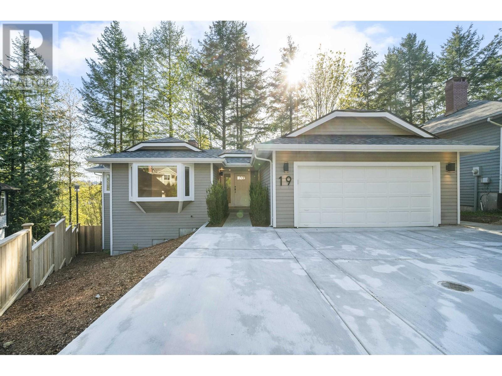 19 Arrow-Wood Place, Port Moody, British Columbia  V3H 4E9 - Photo 3 - R2978836