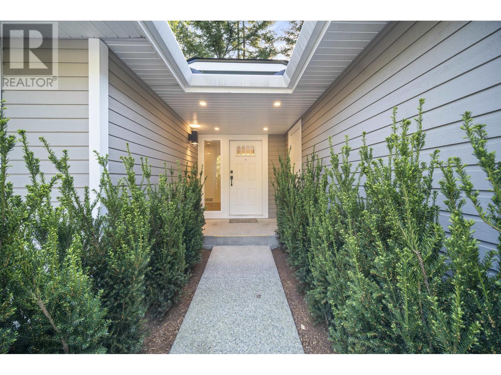 19 Arrow-Wood Place, Port Moody, British Columbia  V3H 4E9 - Photo 5 - R2978836