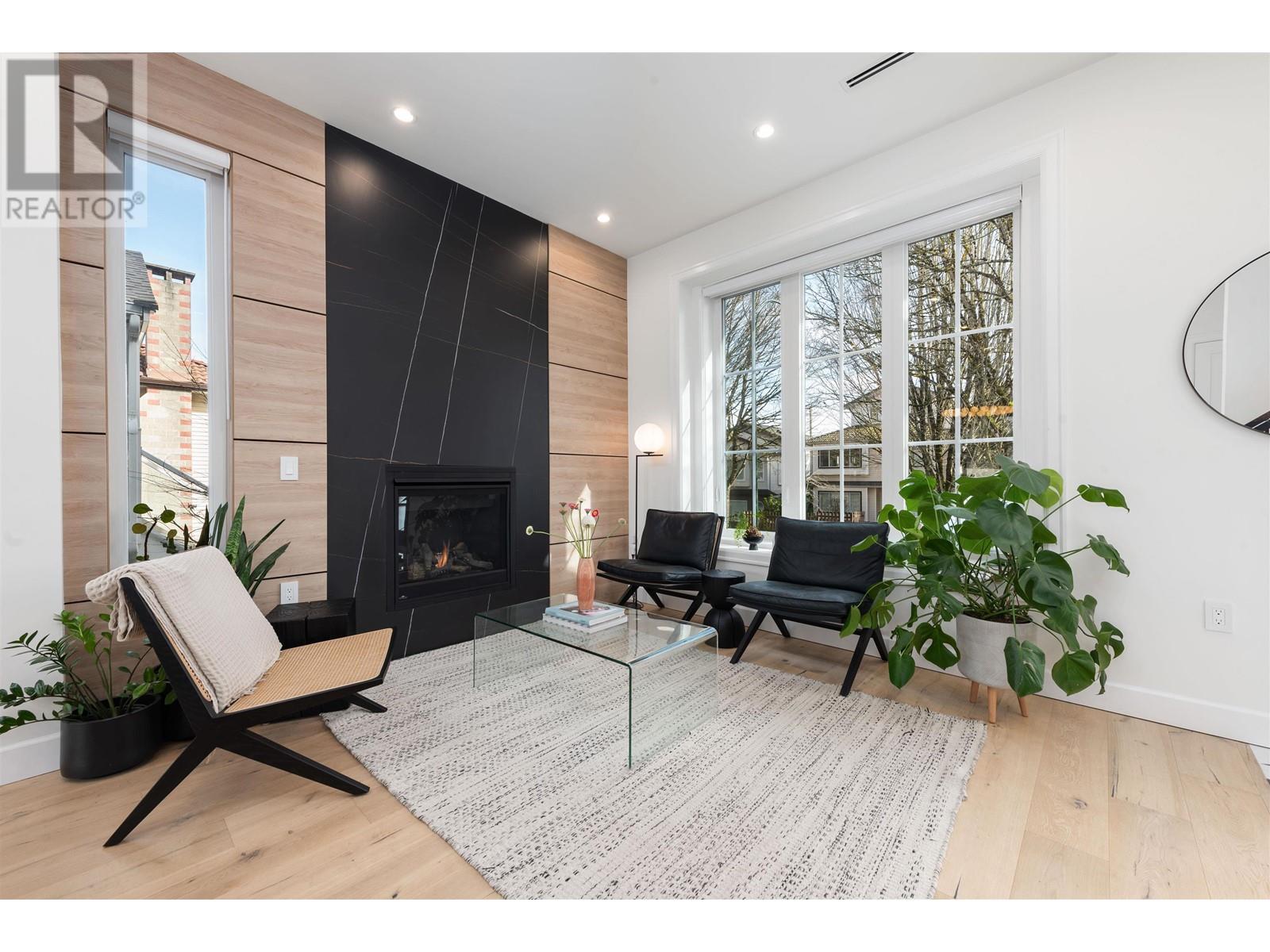 5059 Sherbrooke Street, Vancouver, British Columbia  V5W 3M1 - Photo 2 - R2978879