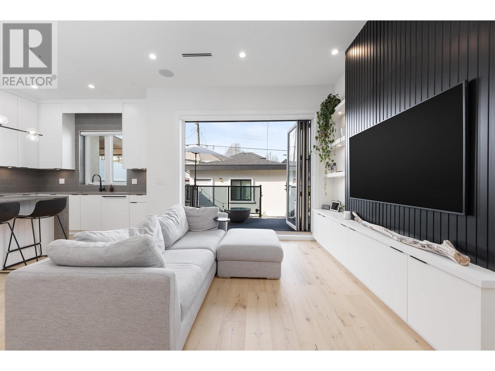 5059 Sherbrooke Street, Vancouver, British Columbia  V5W 3M1 - Photo 5 - R2978879