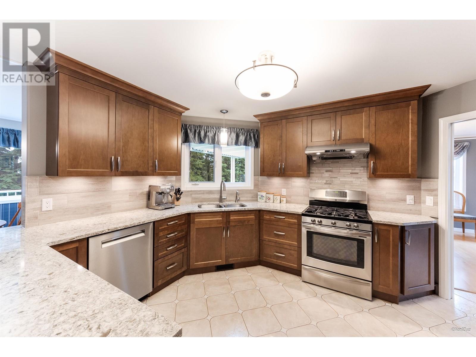 1417 Garibaldi Place, Coquitlam, British Columbia  V3E 2S6 - Photo 4 - R2978731