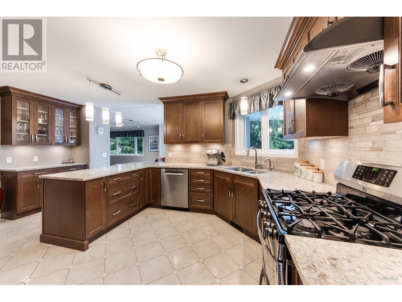1417 Garibaldi Place, Coquitlam, British Columbia  V3E 2S6 - Photo 5 - R2978731