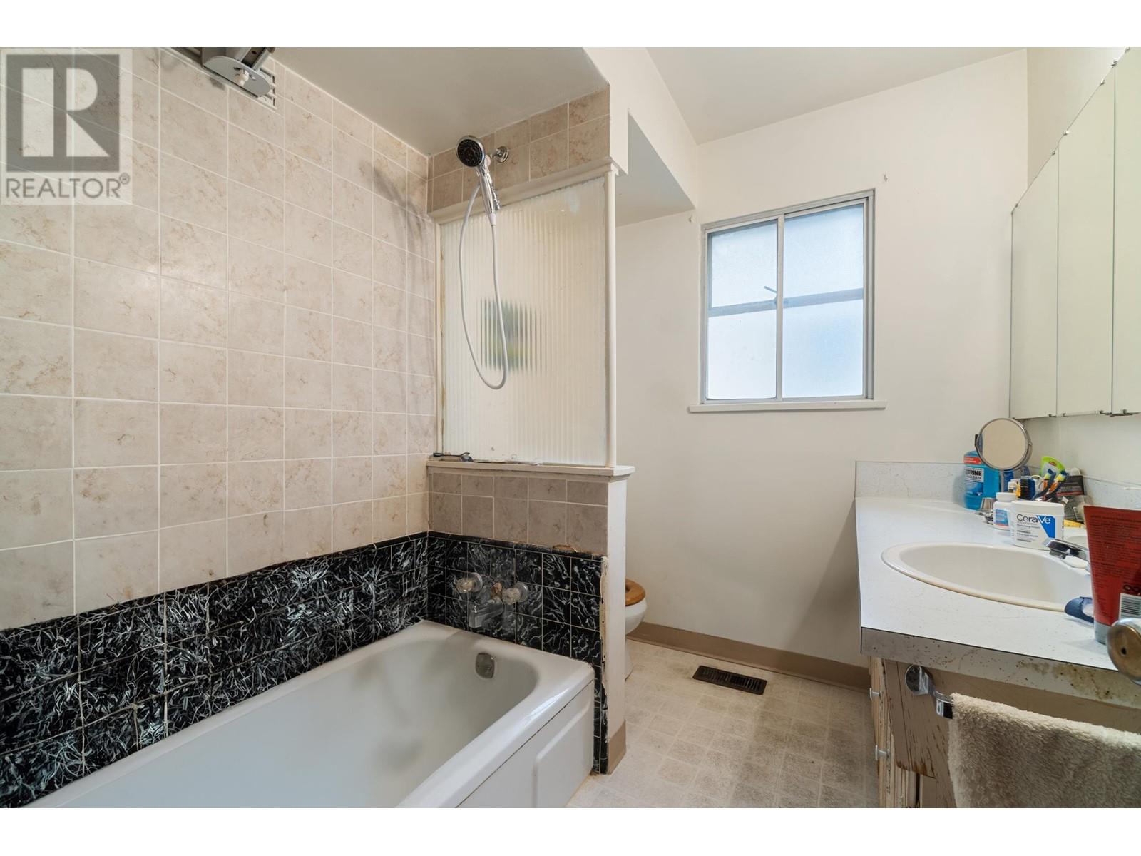 6549 Kerr Street, Vancouver, British Columbia  V5S 3C3 - Photo 10 - R2978335
