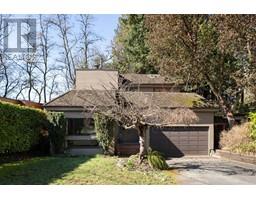 2221 BOWSER AVENUE, North Vancouver, British Columbia