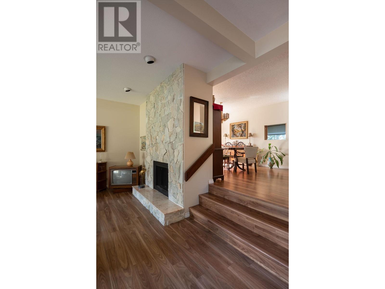 2221 Bowser Avenue, North Vancouver, British Columbia  V7P 2Z1 - Photo 9 - R2978342