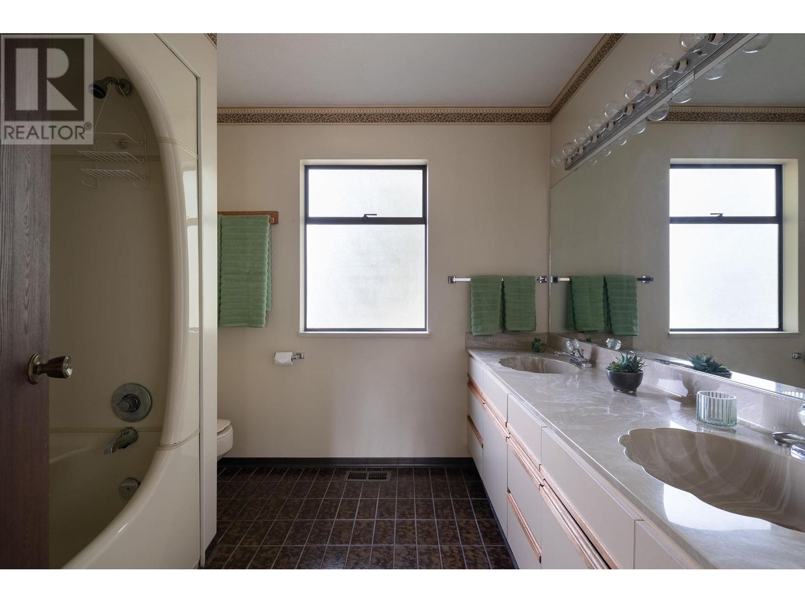 2221 Bowser Avenue, North Vancouver, British Columbia  V7P 2Z1 - Photo 35 - R2978342