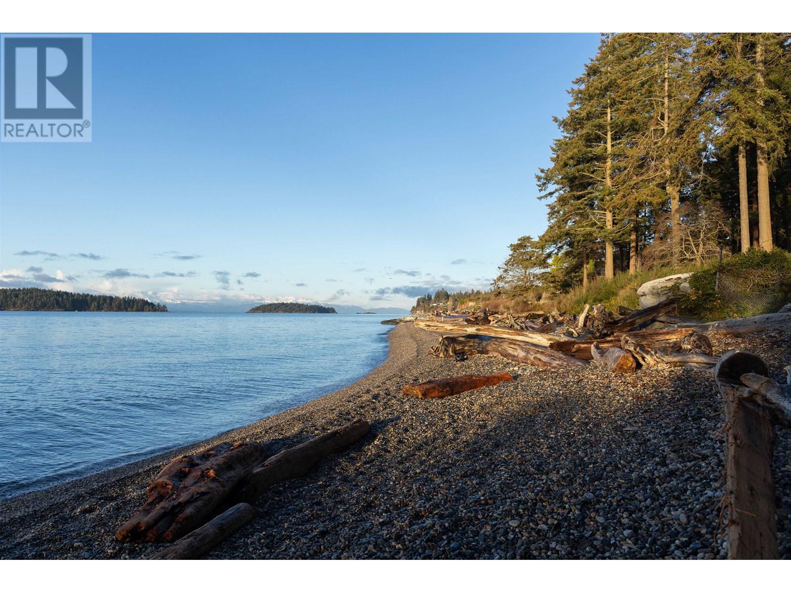 5845 Sunshine Coast Highway, Sechelt, British Columbia  V0N 3A1 - Photo 1 - R2978929