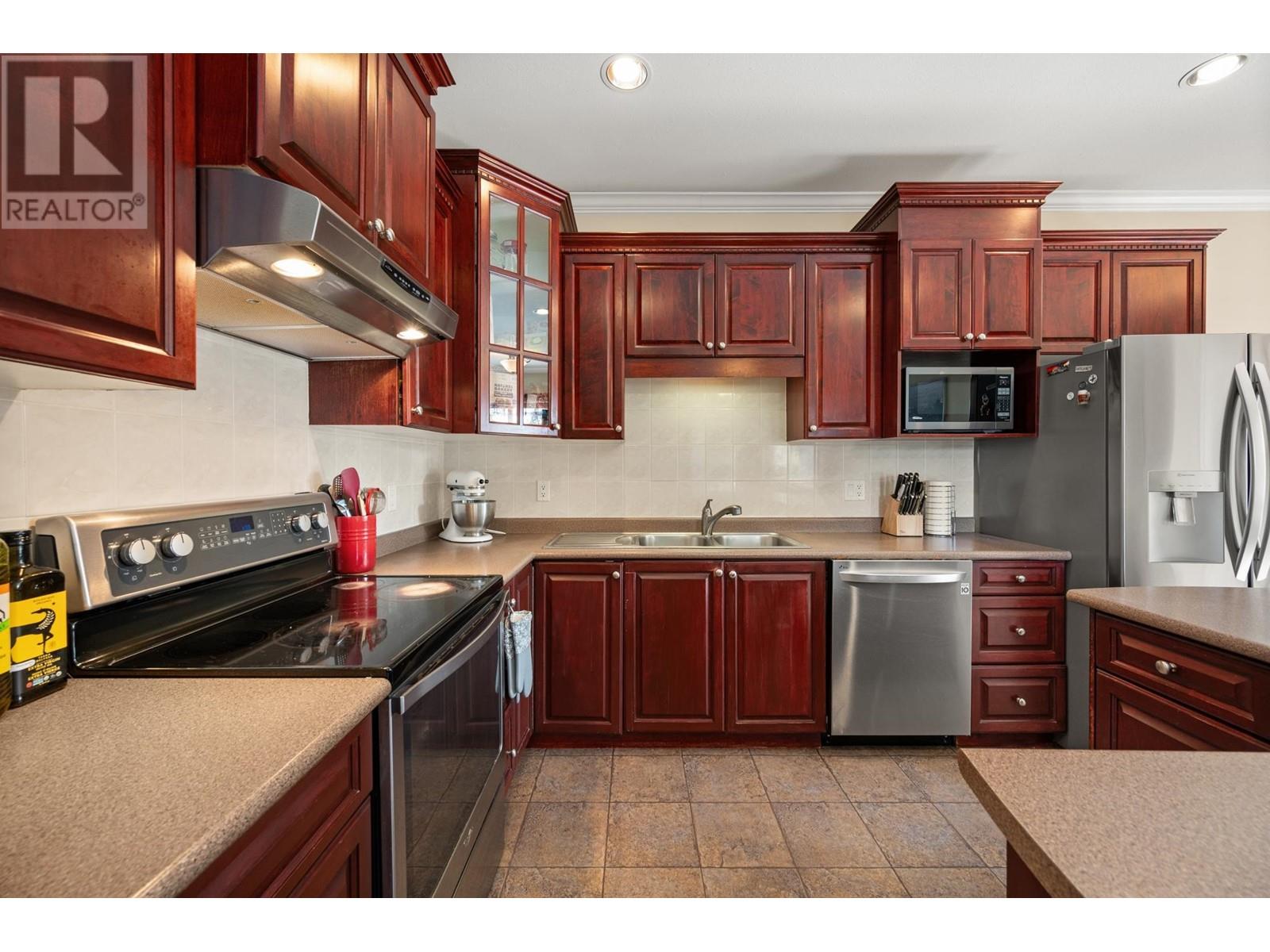 Property at 1910 LINCOLN AVENUE image 5