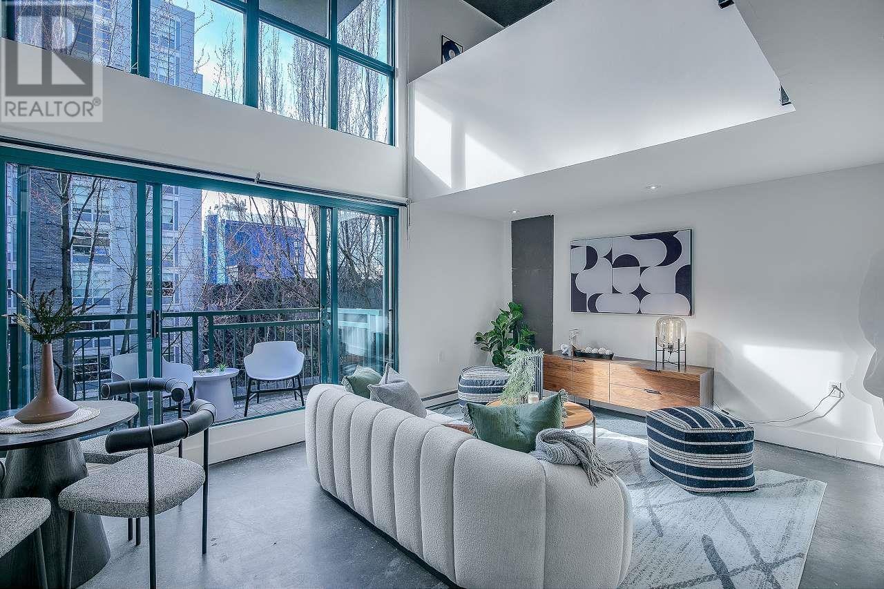Listing Picture 3 of 39 : 512 22 E CORDOVA STREET, Vancouver / 溫哥華 - 魯藝地產 Yvonne Lu Group - MLS Medallion Club Member