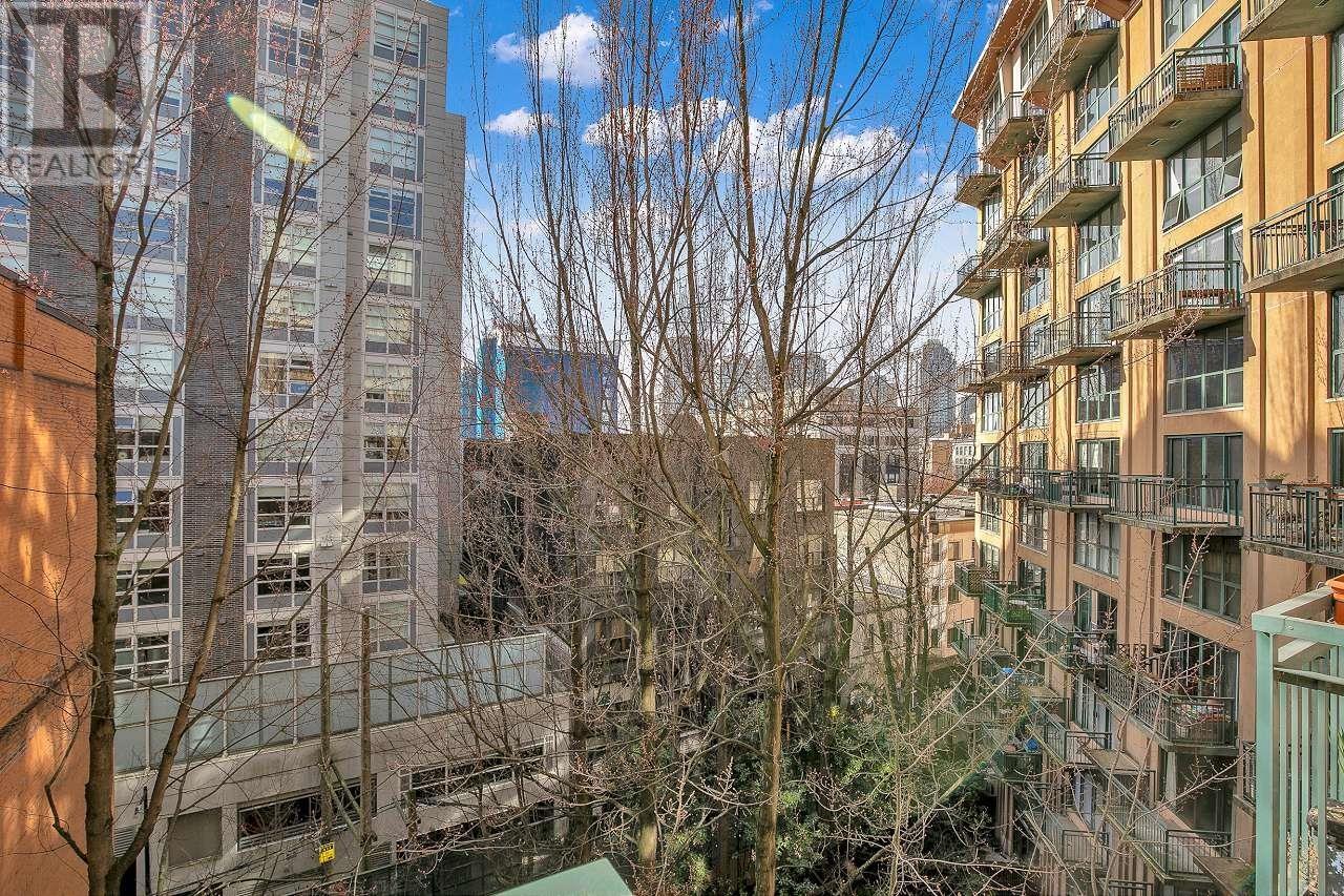 Listing Picture 33 of 39 : 512 22 E CORDOVA STREET, Vancouver / 溫哥華 - 魯藝地產 Yvonne Lu Group - MLS Medallion Club Member