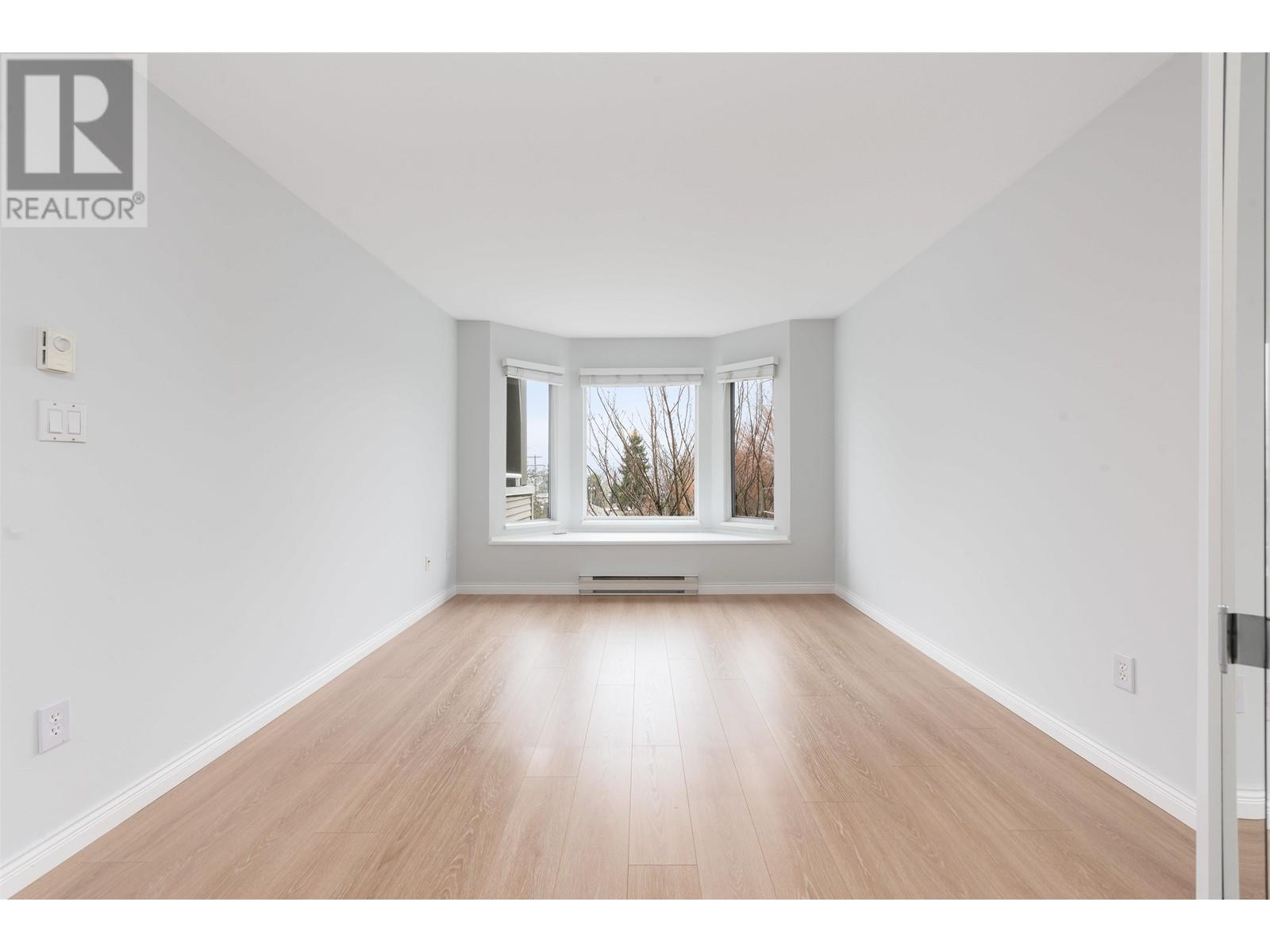 Listing Picture 11 of 18 : 308 3733 NORFOLK STREET, Burnaby / 本拿比 - 魯藝地產 Yvonne Lu Group - MLS Medallion Club Member